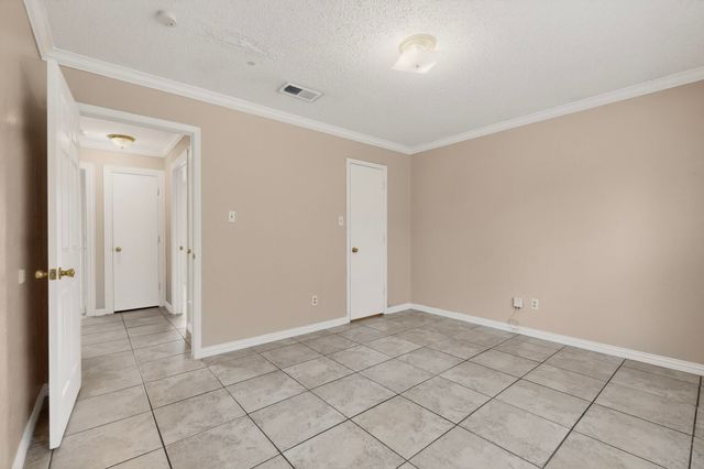 5908 Willow Valley Drive, Arlington, TX 76017