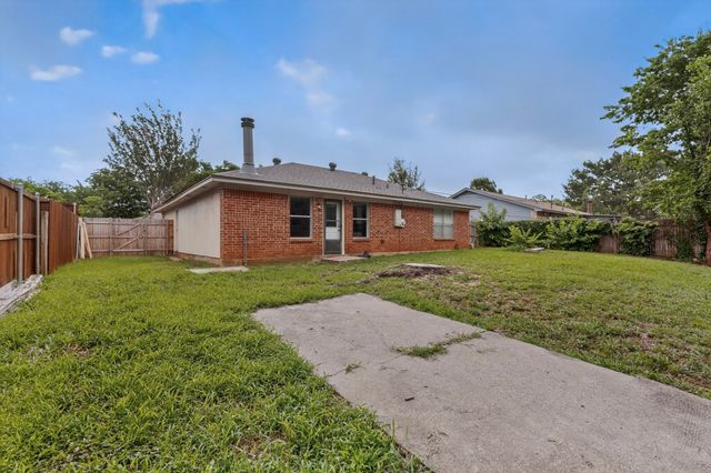 5908 Willow Valley Drive, Arlington, TX 76017