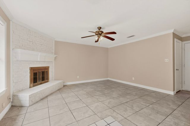 5908 Willow Valley Drive, Arlington, TX 76017
