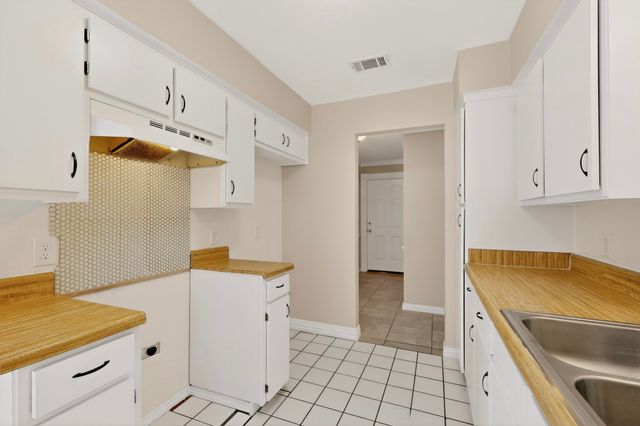 5908 Willow Valley Drive, Arlington, TX 76017