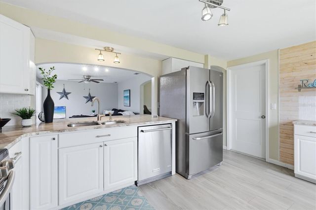 24 N OAKWOOD DRIVE N 24, Englewood, FL 34223