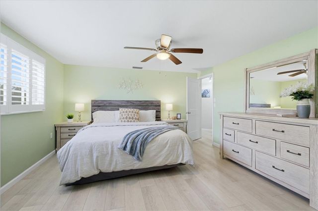 24 N OAKWOOD DRIVE N 24, Englewood, FL 34223