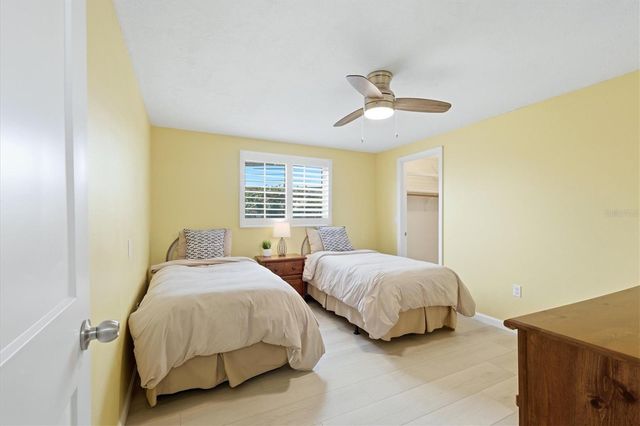 24 N OAKWOOD DRIVE N 24, Englewood, FL 34223
