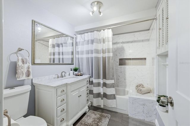 24 N OAKWOOD DRIVE N 24, Englewood, FL 34223