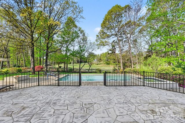 7321 Timberneck Court, Charlotte, NC 28277