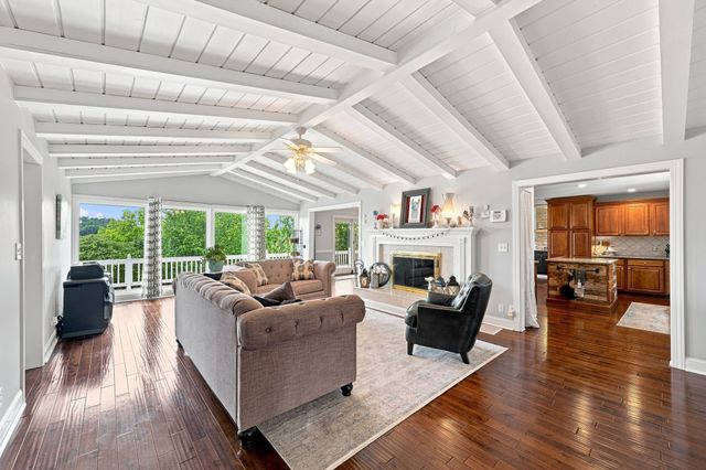 344 Peach Valley Rd, Gallatin, TN 37066