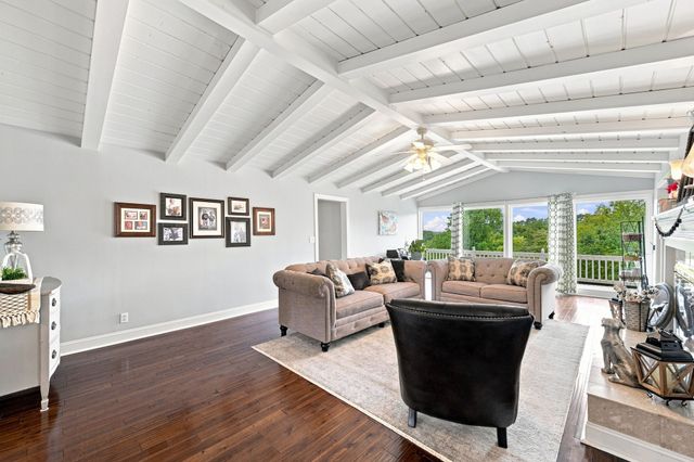 344 Peach Valley Rd, Gallatin, TN 37066