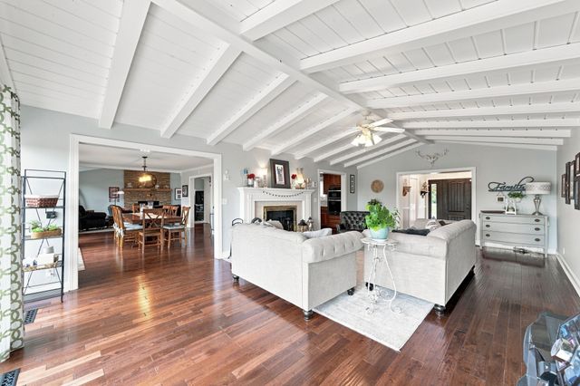 344 Peach Valley Rd, Gallatin, TN 37066