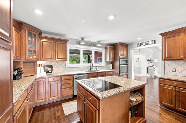 344 Peach Valley Rd, Gallatin, TN 37066