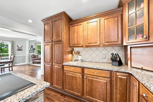 344 Peach Valley Rd, Gallatin, TN 37066