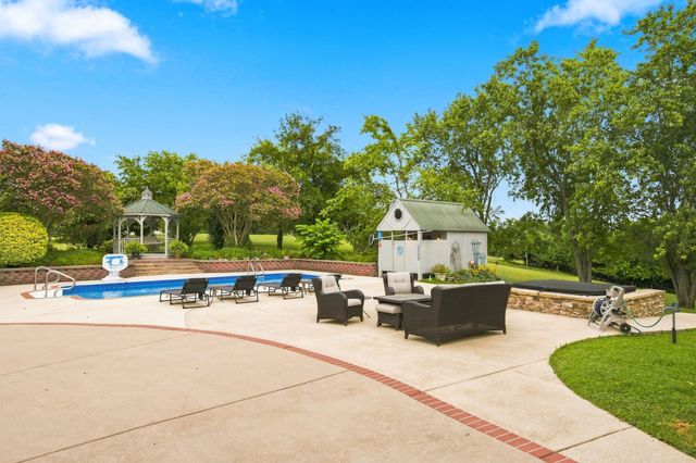 344 Peach Valley Rd, Gallatin, TN 37066