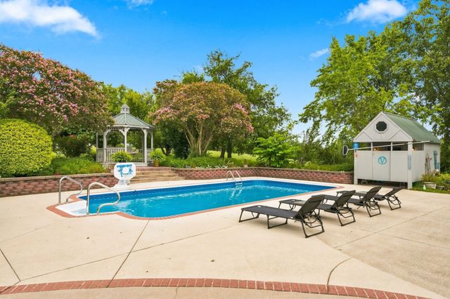 344 Peach Valley Rd, Gallatin, TN 37066