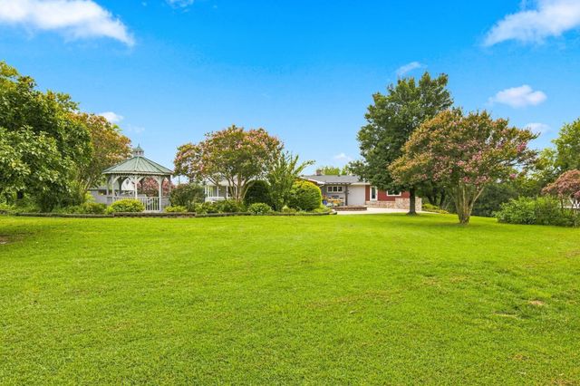 344 Peach Valley Rd, Gallatin, TN 37066