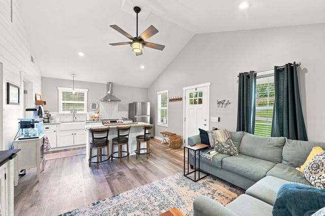 344 Peach Valley Rd, Gallatin, TN 37066
