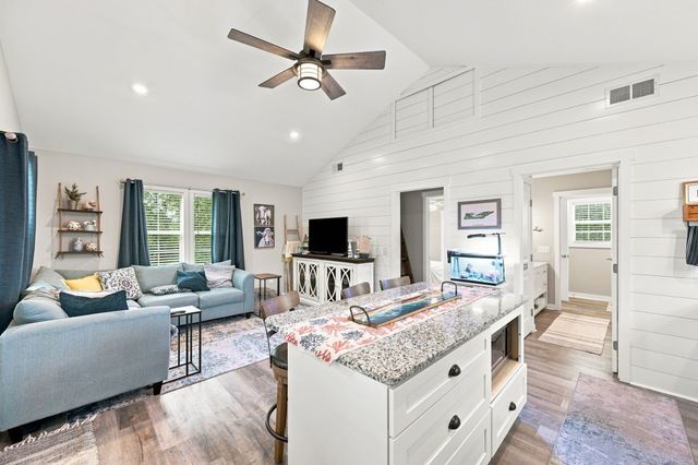 344 Peach Valley Rd, Gallatin, TN 37066