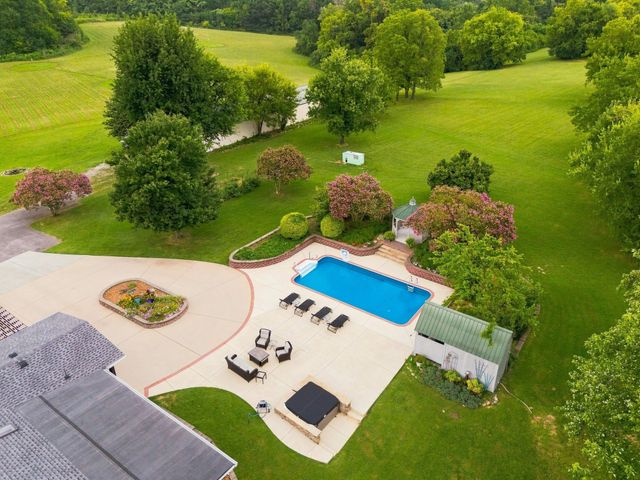 344 Peach Valley Rd, Gallatin, TN 37066