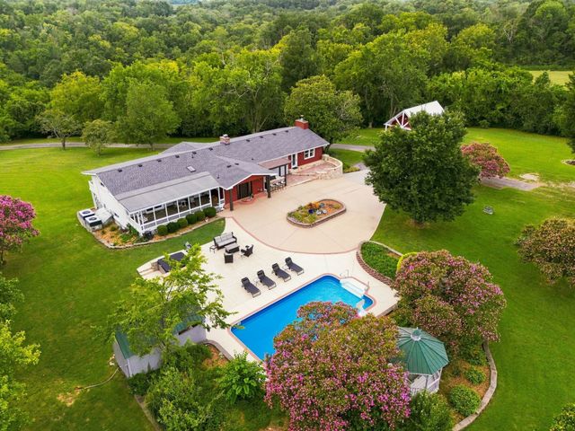 344 Peach Valley Rd, Gallatin, TN 37066
