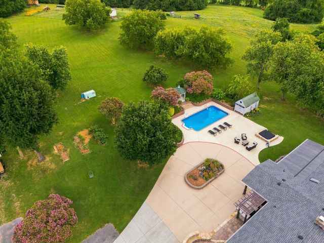 344 Peach Valley Rd, Gallatin, TN 37066