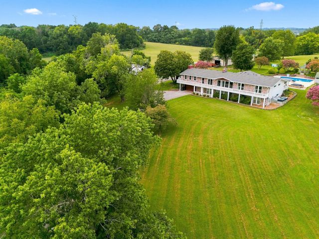344 Peach Valley Rd, Gallatin, TN 37066