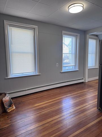 36 Endicott St 1R, Salem, MA 01970