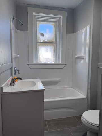 36 Endicott St 1R, Salem, MA 01970