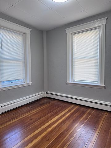 36 Endicott St 1R, Salem, MA 01970