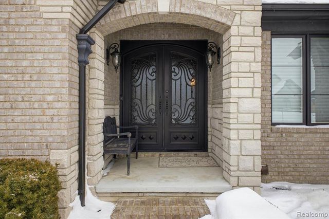 60778 Forest Creek Drive, Washington, MI 48094