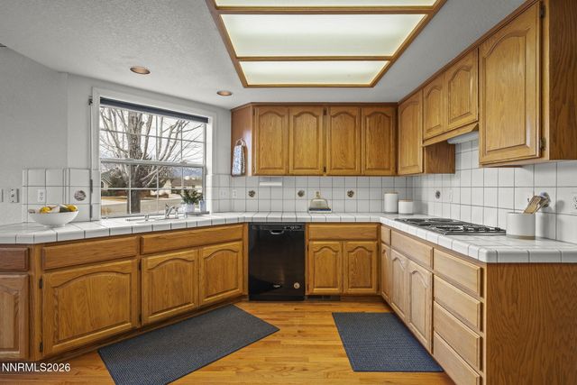 1636 Mackland Avenue, Minden, NV 89423