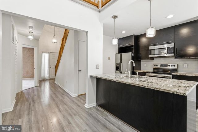 6182 STONEPATH CIR, Centreville, VA 20120