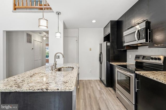 6182 STONEPATH CIR, Centreville, VA 20120