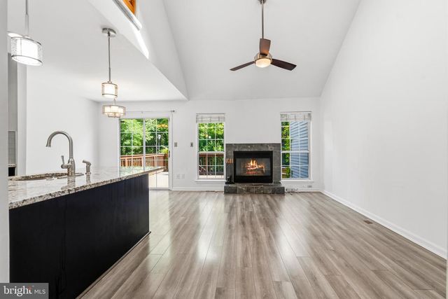 6182 STONEPATH CIR, Centreville, VA 20120