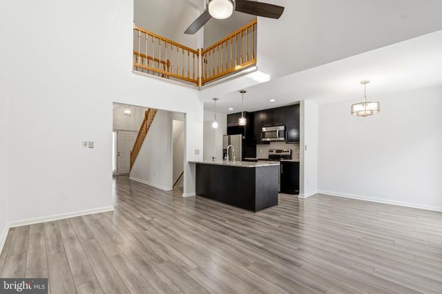 6182 STONEPATH CIR, Centreville, VA 20120