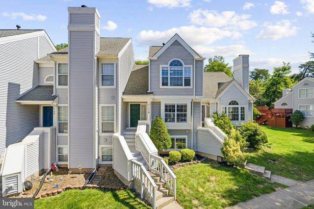 6182 STONEPATH CIR, Centreville, VA 20120