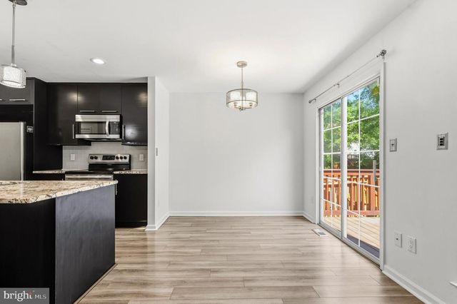 6182 STONEPATH CIR, Centreville, VA 20120