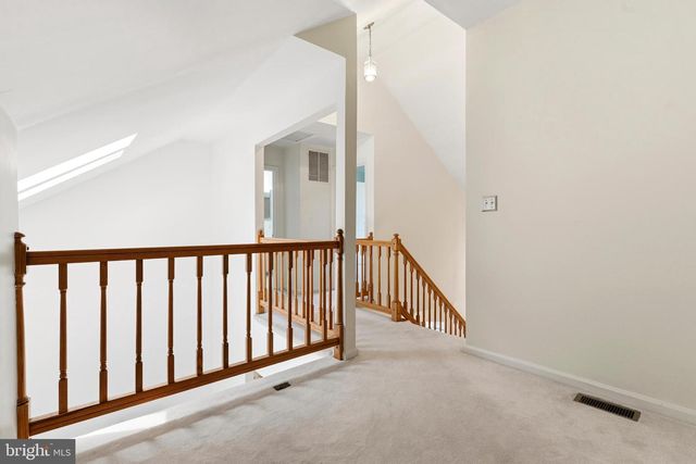 6182 STONEPATH CIR, Centreville, VA 20120