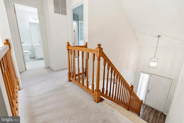 6182 STONEPATH CIR, Centreville, VA 20120