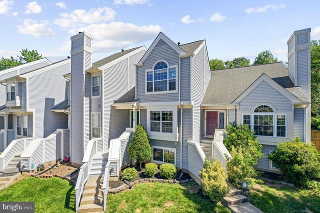 6182 STONEPATH CIR, Centreville, VA 20120