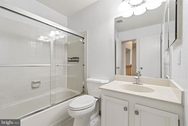 6182 STONEPATH CIR, Centreville, VA 20120