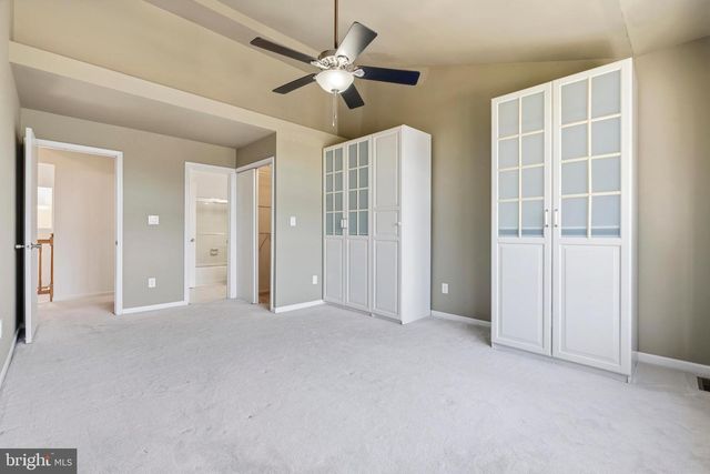6182 STONEPATH CIR, Centreville, VA 20120