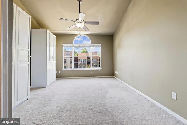 6182 STONEPATH CIR, Centreville, VA 20120