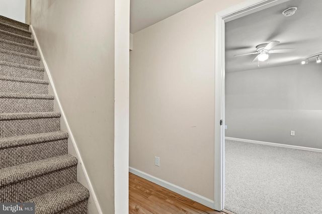 6182 STONEPATH CIR, Centreville, VA 20120