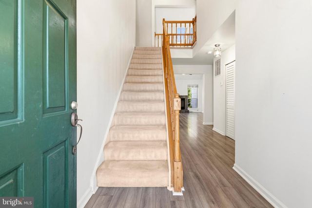6182 STONEPATH CIR, Centreville, VA 20120