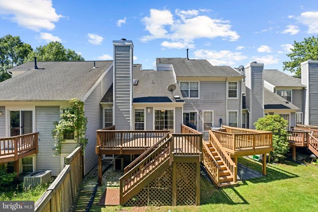 6182 STONEPATH CIR, Centreville, VA 20120