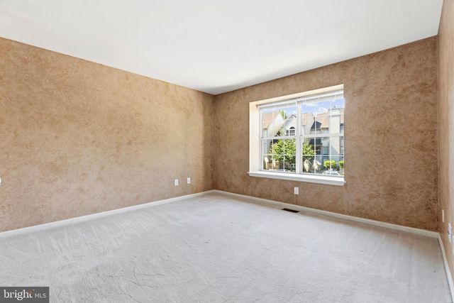 6182 STONEPATH CIR, Centreville, VA 20120
