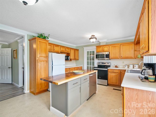 173 Odoms Chapel Road, Bakersville, NC 28705