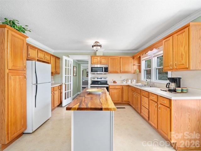 173 Odoms Chapel Road, Bakersville, NC 28705
