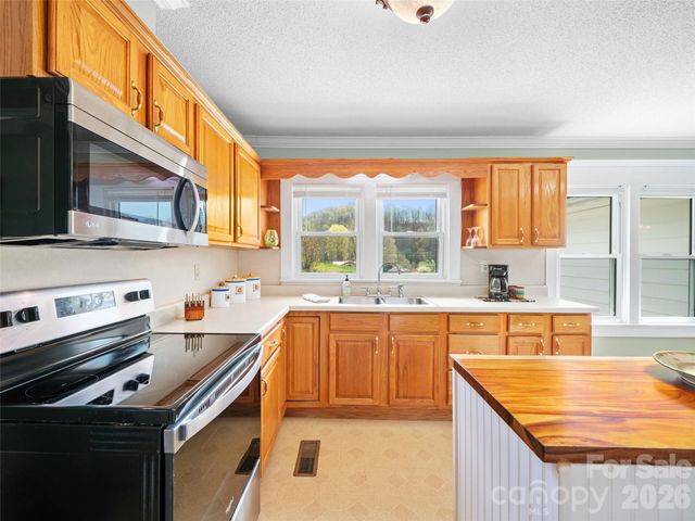 173 Odoms Chapel Road, Bakersville, NC 28705