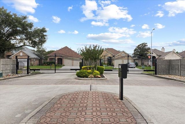 4019 Applerock Drive, Baytown, TX 77521
