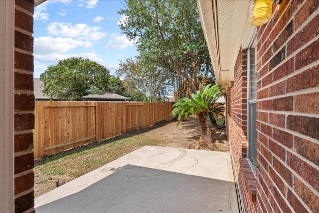 4019 Applerock Drive, Baytown, TX 77521