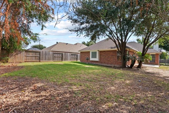 4019 Applerock Drive, Baytown, TX 77521